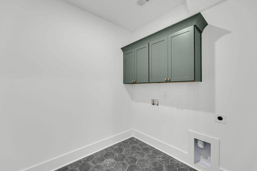 Spacious, unfurnished interior of a new home in Central Park, Charleston (Image 27).