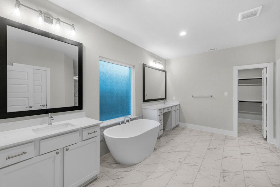 Furnished interior view inside a new home in Briarwood Crossing, Rosenberg (Image 8).