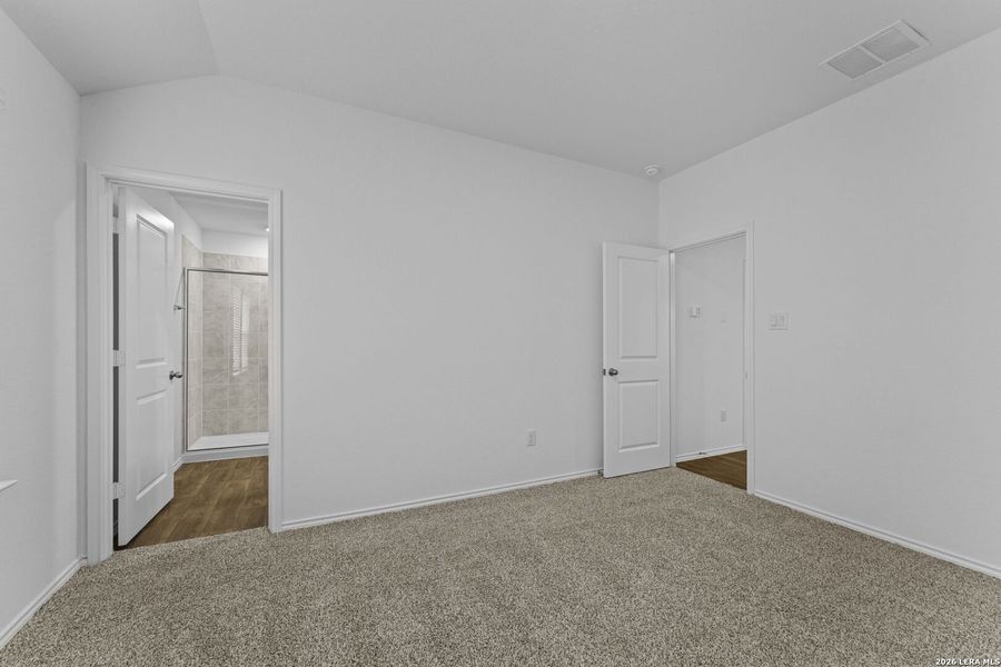 Spacious, unfurnished interior of a new home in Laurel Vistas, San Antonio (Image 24).