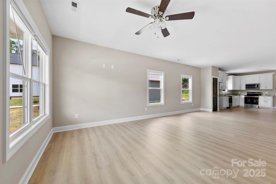 Spacious, unfurnished interior of a new home in , Kings Mountain (Image 18).