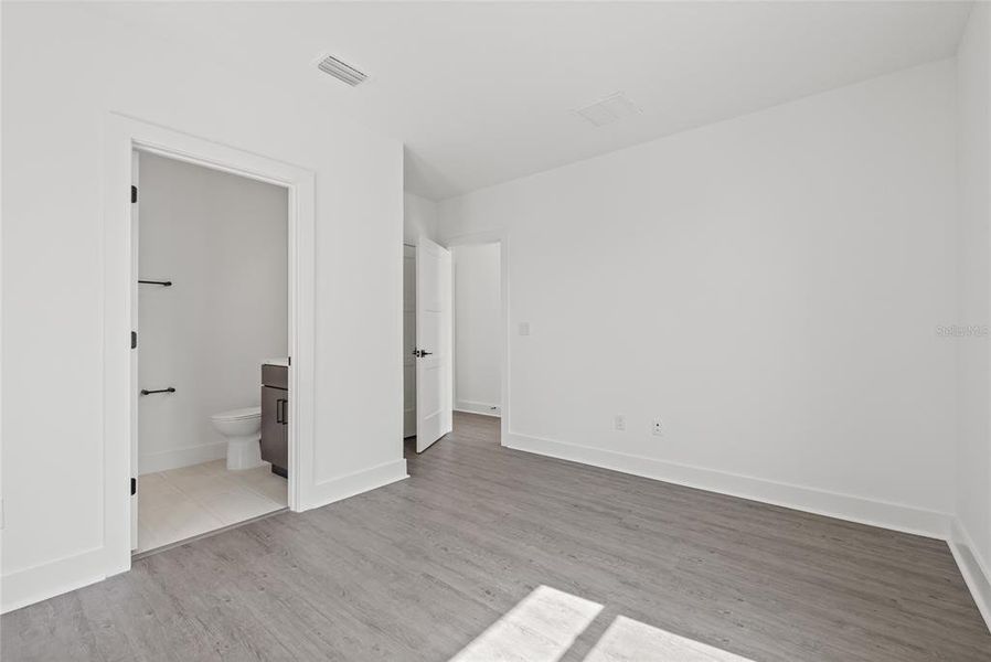 Spacious, unfurnished interior of a new home in Alante, St. Petersburg (Image 36).