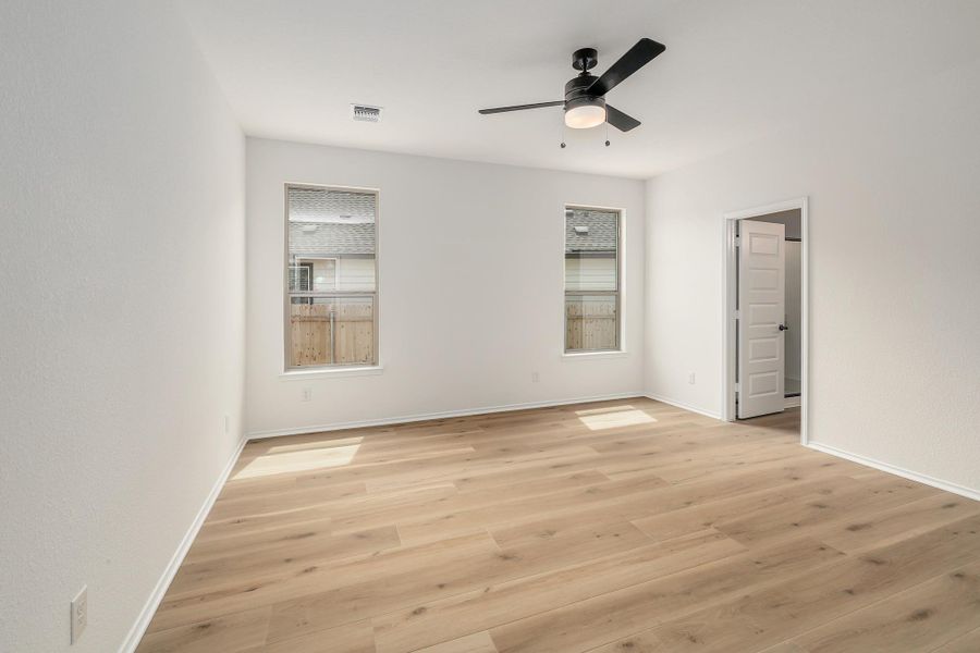 Spacious, unfurnished interior of a new home in River Bluff, Leander (Image 25).