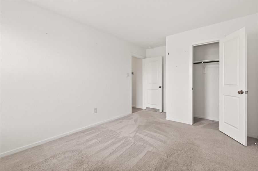 Spacious, unfurnished interior of a new home in Anniston, Katy (Image 29).