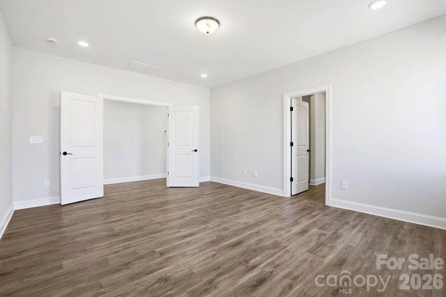 Spacious, unfurnished interior of a new home in Harmony, Harrisburg (Image 21).