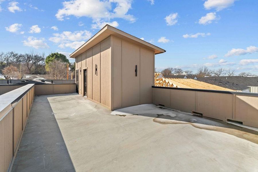 Exterior details and patio area of a home in , Dallas (Image 4).