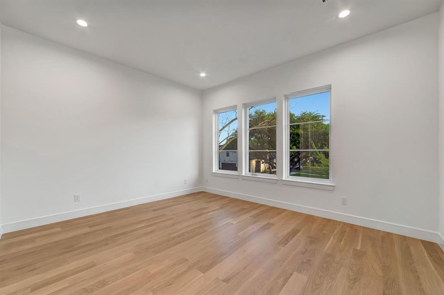 Spacious, unfurnished interior of a new home in , Dallas (Image 34).