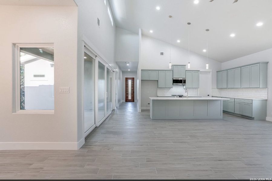 Spacious, unfurnished interior of a new home in , Selma (Image 15).