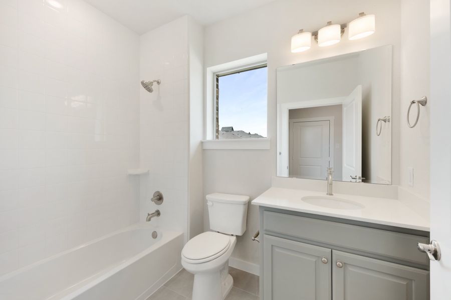 Furnished interior view inside a new home in Cottonwood Creek, Rowlett (Image 15).