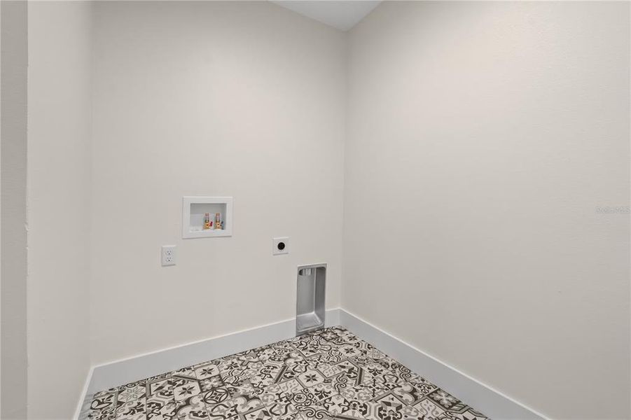 Spacious, unfurnished interior of a new home in , Dunnellon (Image 18).