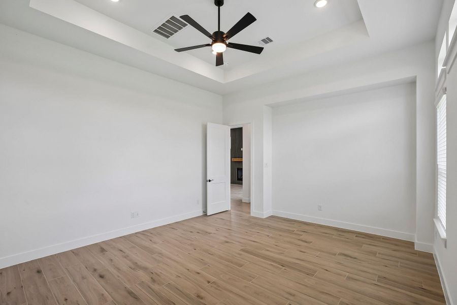 Spacious, unfurnished interior of a new home in Riceland 60',65',70', Old River-Winfree (Image 42).