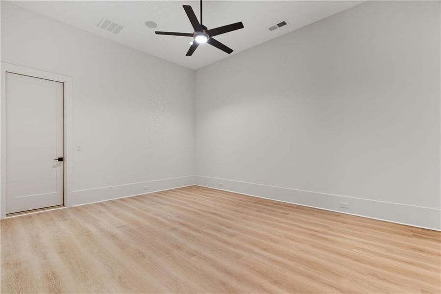 Spacious, unfurnished interior of a new home in , Alpharetta (Image 72).