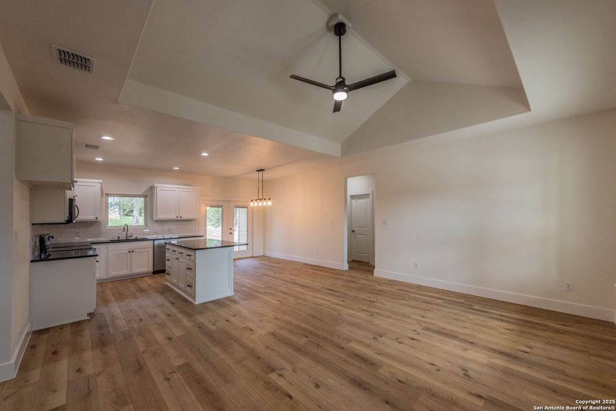 Spacious, unfurnished interior of a new home in , Canyon Lake (Image 29).