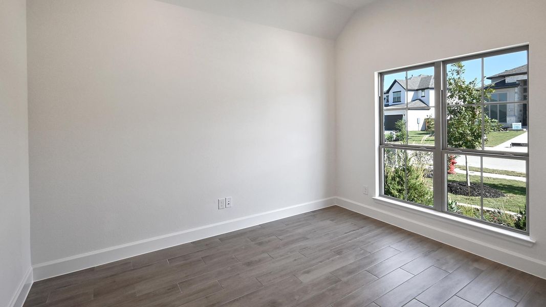 Spacious, unfurnished interior of a new home in 6 Creeks, Kyle (Image 18).