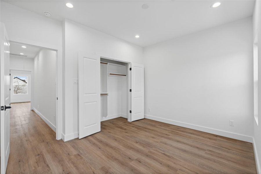 Spacious, unfurnished interior of a new home in , Houston (Image 47).