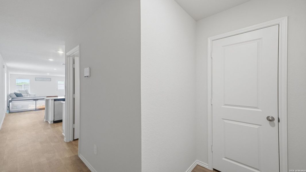 Spacious, unfurnished interior of a new home in Ladera, Luling (Image 22).
