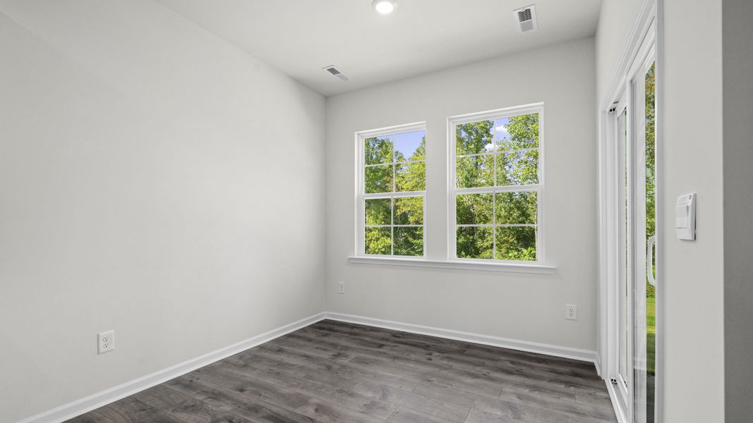 Spacious, unfurnished interior of a new home in Cambridge Park, Mebane (Image 18).