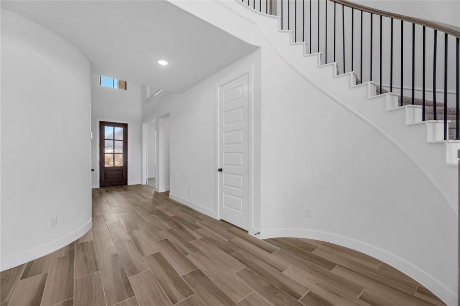 Representative image. Features, selections and colors may vary.