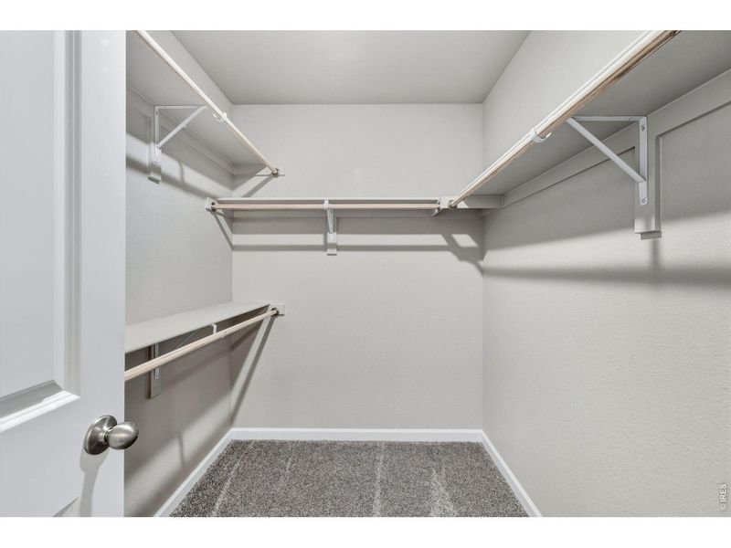 Spacious, unfurnished interior of a new home in Spring Valley, Longmont (Image 21).