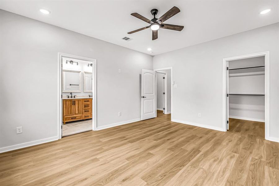 An ensuite bath and large walk in closet in this primary bedroom.