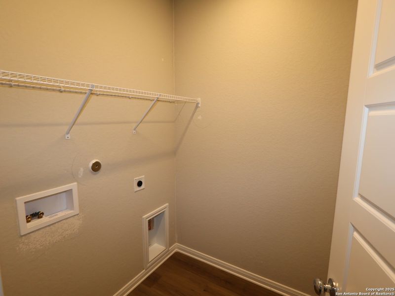 Spacious, unfurnished interior of a new home in Agave, San Antonio (Image 25).