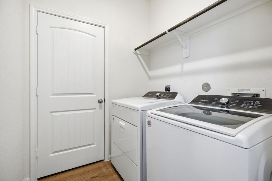 Close-up of interior finishes inside a home in , League City (Image 21).