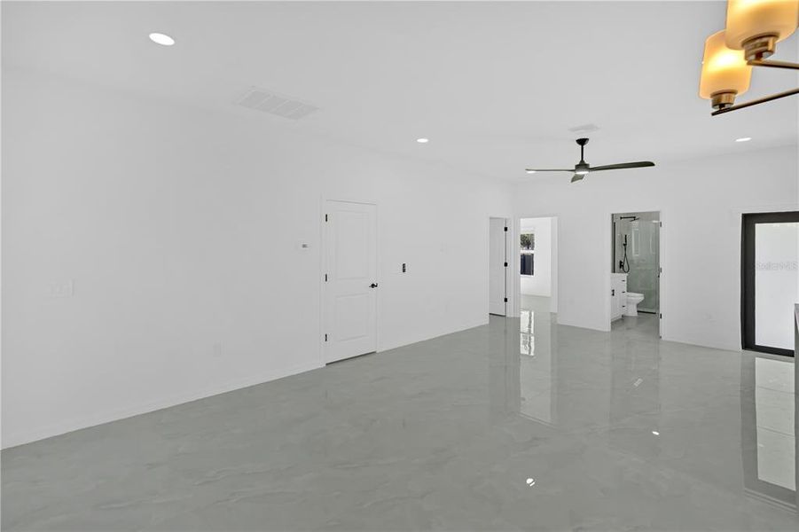 Spacious, unfurnished interior of a new home in , Punta Gorda (Image 23).