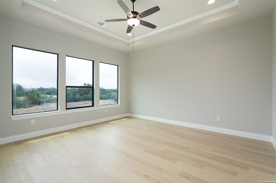 Spacious, unfurnished interior of a new home in , Canyon Lake (Image 11).