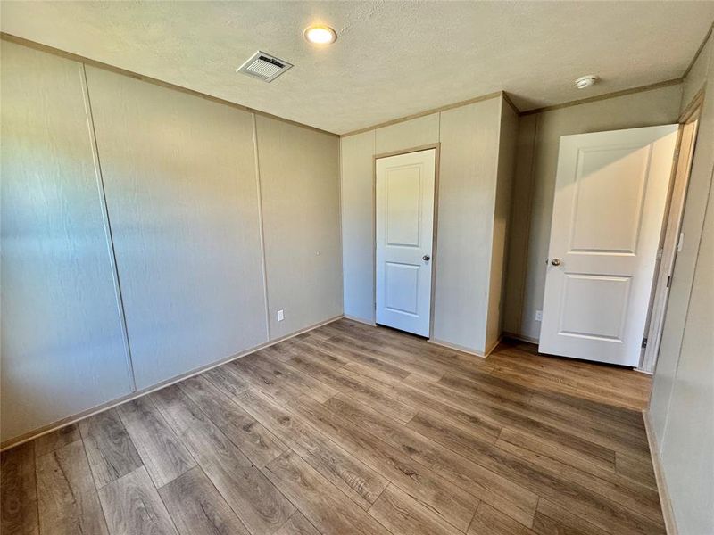 Spacious, unfurnished interior of a new home in , Nocona (Image 17).