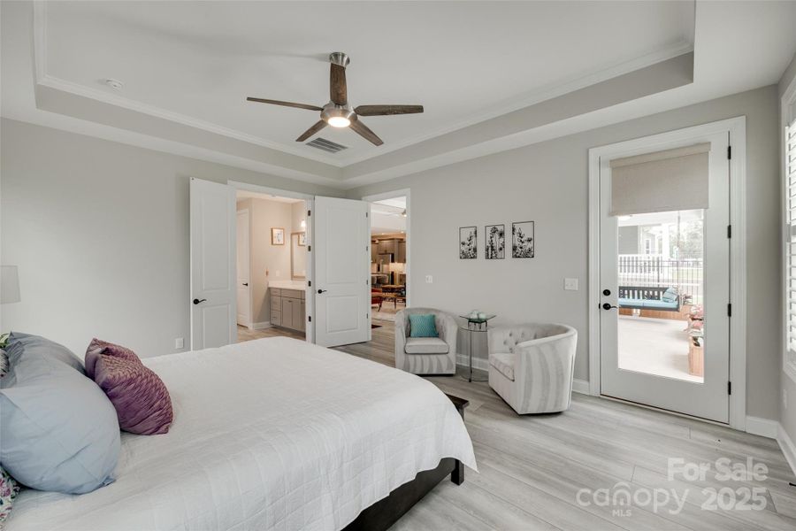 Furnished interior view inside a new home in Handsmill on Lake Wylie, York (Image 4).