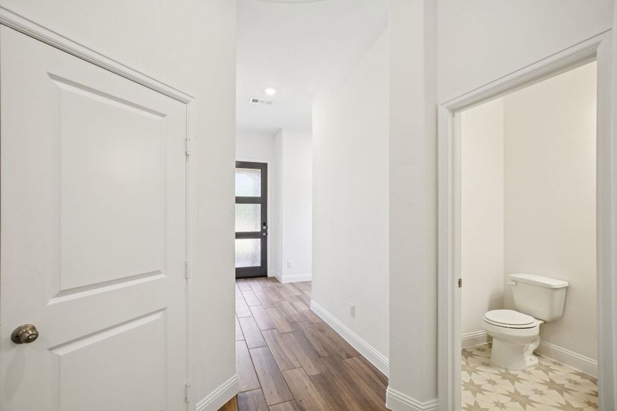 Spacious, unfurnished interior of a new home in Evergreen 40', Conroe (Image 23).