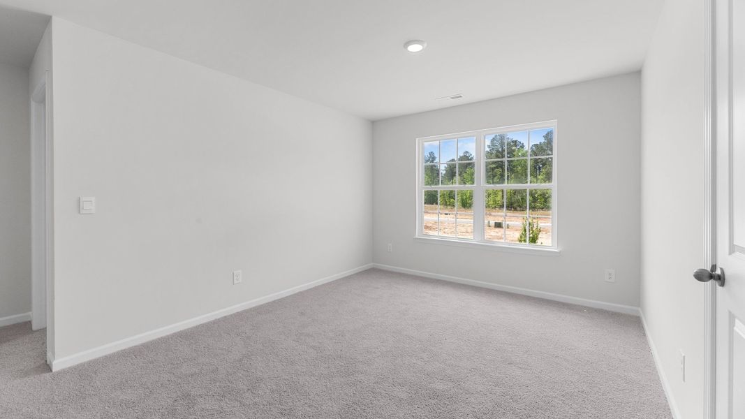 Spacious, unfurnished interior of a new home in East Ridge, Ayden (Image 22).