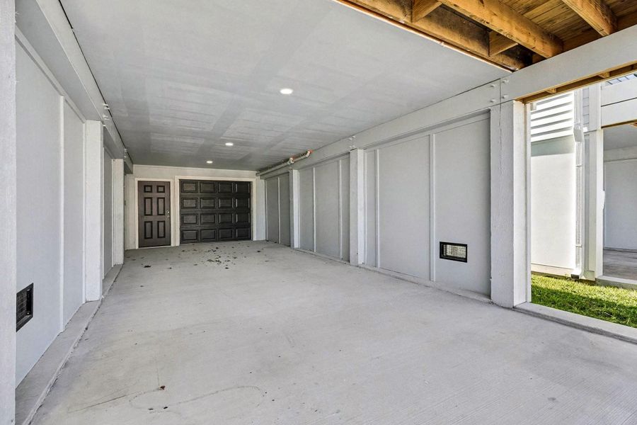 Extra Parking or Extra room - You choose!! Fantastic extra usable space! Extra Parking or Extra room - You choose!! Fantastic extra usable space!