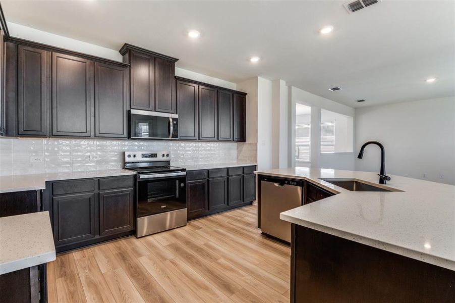 Furnished interior view inside a new home in Cottonwood Creek, Seagoville (Image 9).