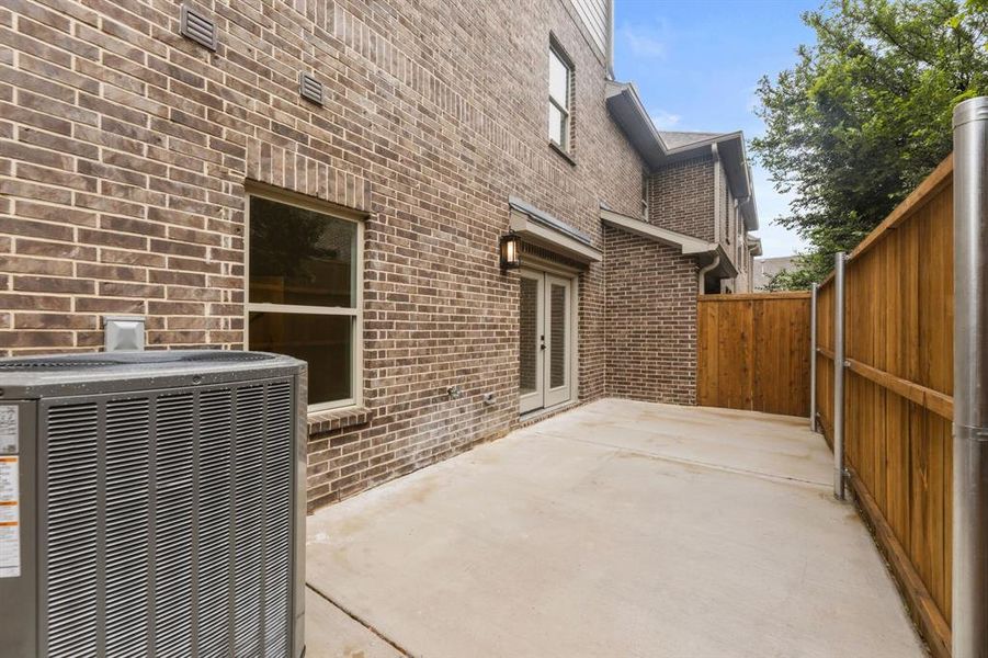 Exterior details and patio area of a home in , Lewisville (Image 4).