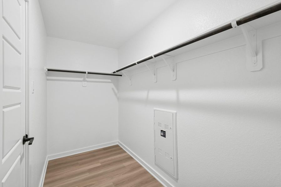 Spacious, unfurnished interior of a new home in Miller's Pond, Rosenberg (Image 11).