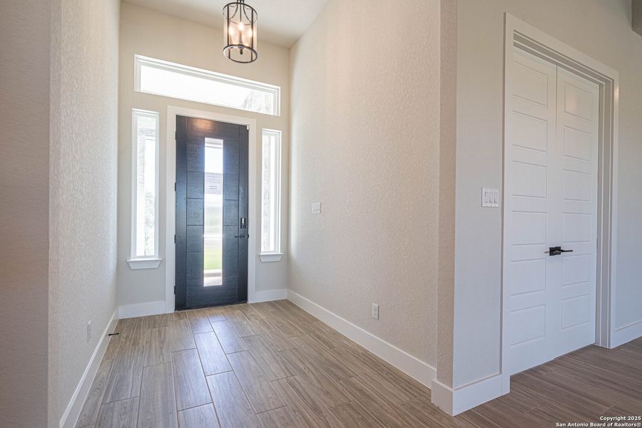 Spacious, unfurnished interior of a new home in , Floresville (Image 23). Spacious, unfurnished interior of a new home in , Floresville (Image 23).