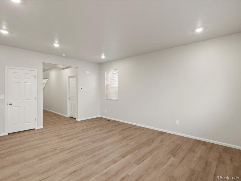 Spacious, unfurnished interior of a new home in Lake Bluff, Greeley (Image 13).