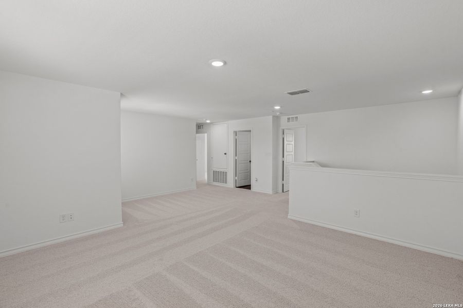 Spacious, unfurnished interior of a new home in Davis Ranch, San Antonio (Image 12).