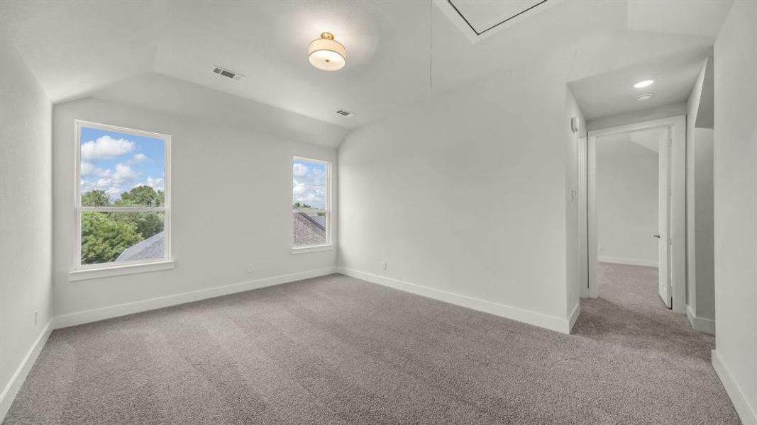 Spacious, unfurnished interior of a new home in Woodland Lakes Estates, Weatherford (Image 19).
