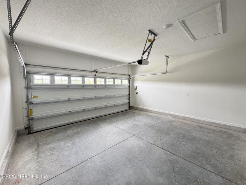 Spacious, unfurnished interior of a new home in Hyland Trail, Green Cove Springs (Image 31).