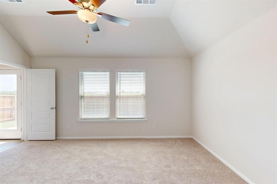 Spacious, unfurnished interior of a new home in Meadow Park, Denton (Image 21).