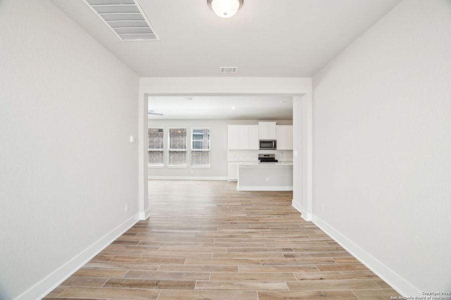 Spacious, unfurnished interior of a new home in Comanche Ridge, San Antonio (Image 22). Spacious, unfurnished interior of a new home in Comanche Ridge, San Antonio (Image 22).