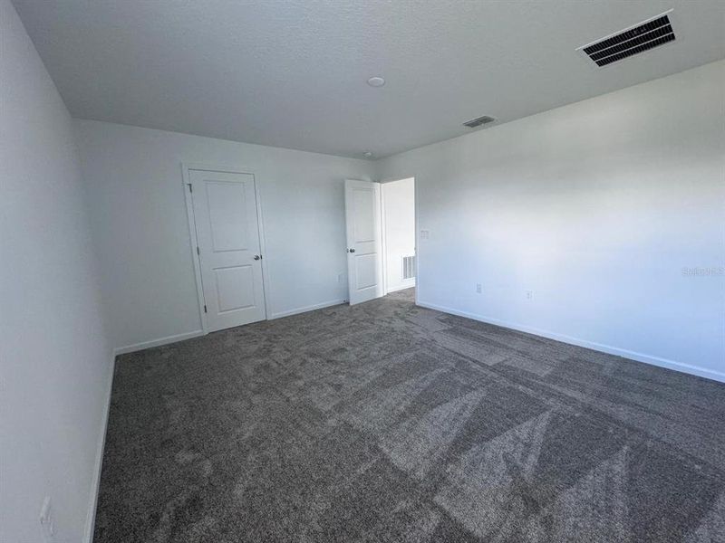 Spacious, unfurnished interior of a new home in Cascades, Davenport (Image 20).