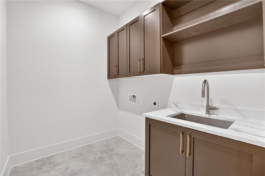 Furnished interior view inside a new home in , Alpharetta (Image 17).
