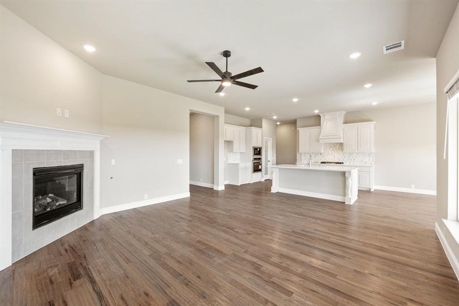 Spacious, unfurnished interior of a new home in East Oak Creek 50-55, Commerce (Image 16). Spacious, unfurnished interior of a new home in East Oak Creek 50-55, Commerce (Image 16).