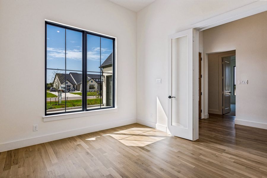 Spacious, unfurnished interior of a new home in Hilltop Ranch, Leander (Image 26).