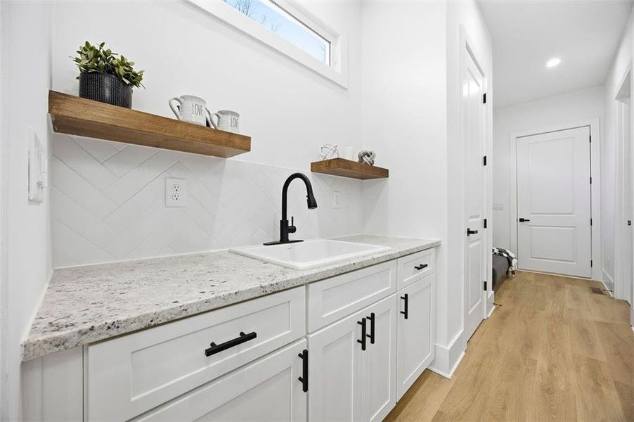Furnished interior view inside a new home in , Dahlonega (Image 18).
