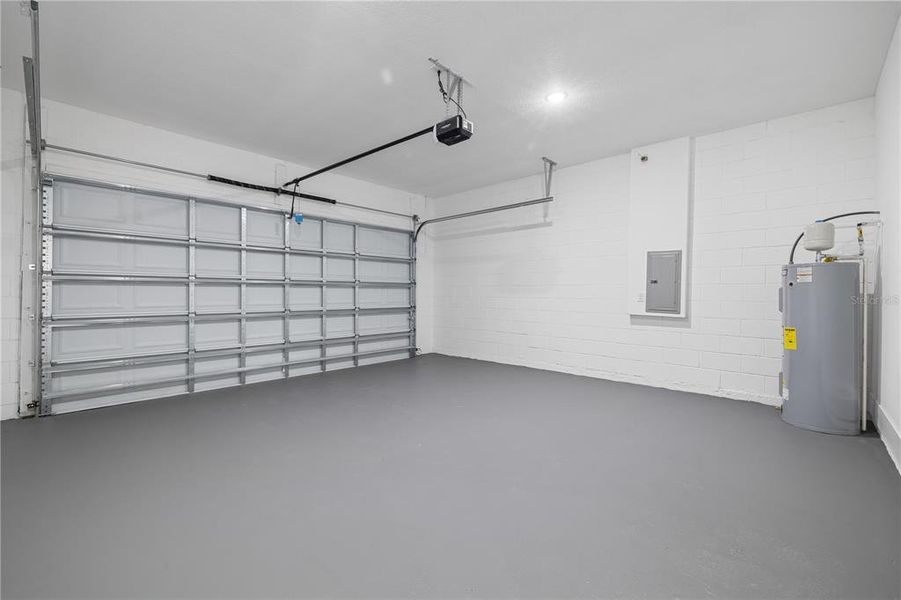 Spacious, unfurnished interior of a new home in , Ocala (Image 22).