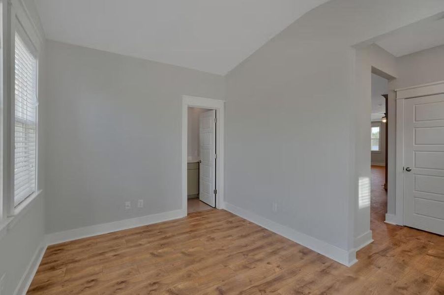Spacious, unfurnished interior of a new home in Sweetgrass Station, Summerville (Image 17).