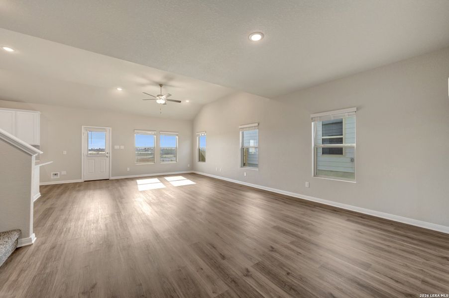 Spacious, unfurnished interior of a new home in Paloma Park, Converse (Image 30).
